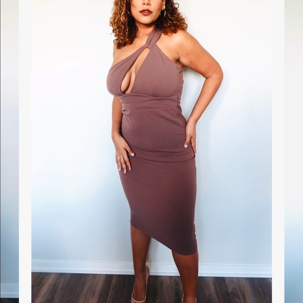 Dress - Picture 2 of 3